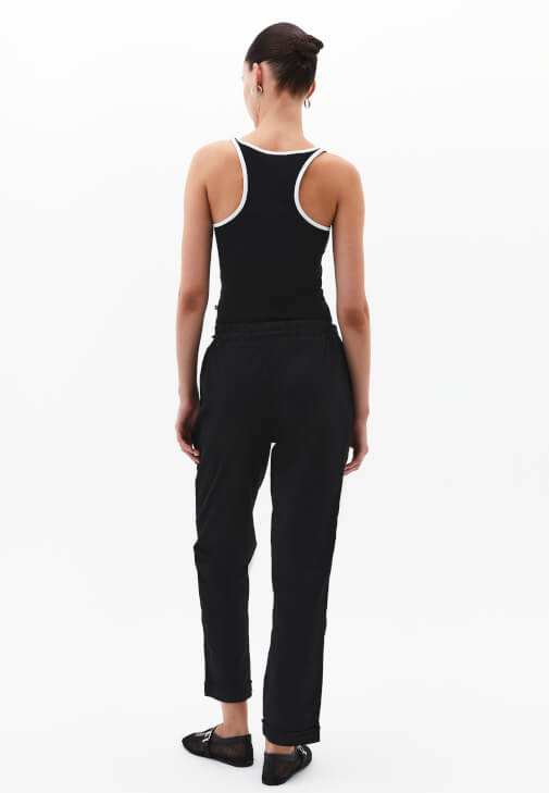 Carrot-Fit Pantolon ve  Oversize Sweatshirt Kombini