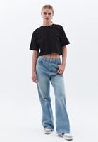 Taşlı Crop Tişört ve Pantolon Kombini