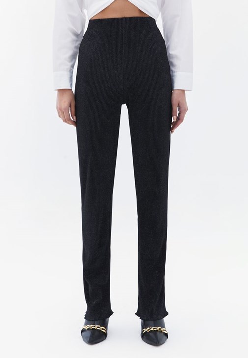 Straight-Fit Pantolon ve Modal Gömlek Kombini