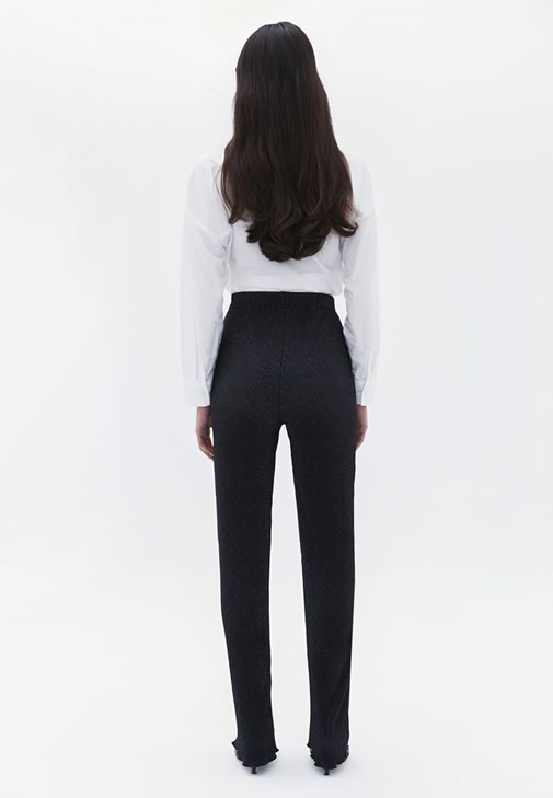 Straight-Fit Pantolon ve Modal Gömlek Kombini
