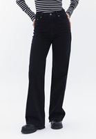 Wide-Leg Pantolon ve Balıkçı Yaka Tişört Kombini