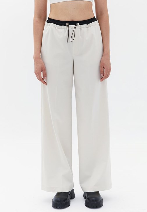 Blazer Ceket ve Orta Bel Pantolon Kombini