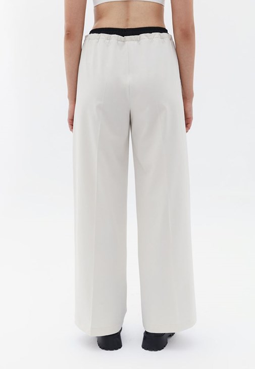 Blazer Ceket ve Orta Bel Pantolon Kombini