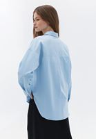  Loose-Fit Gömlek ve Midi Etek Kombini