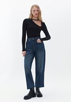 Asimetrik Yaka Crop Top ve Pantolon Kombini