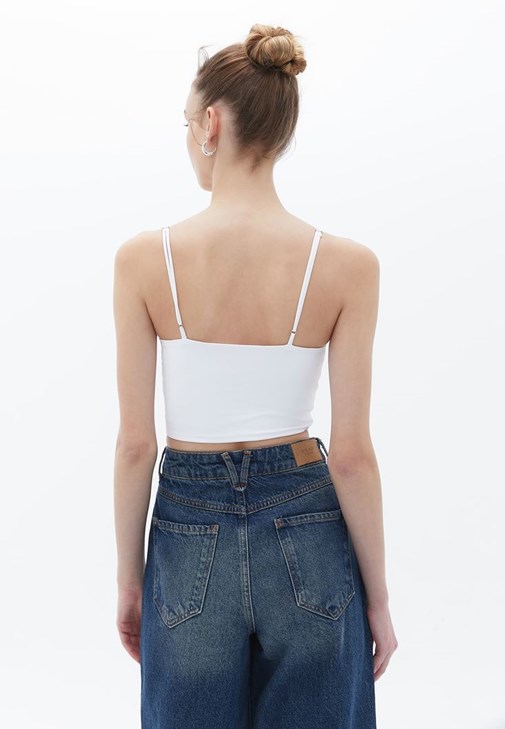 Düğmeli Hırka ve Saten Etek Kombini