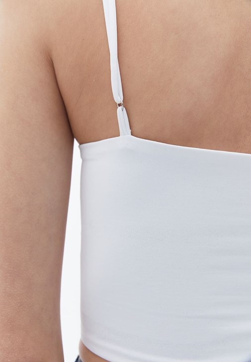 Düğmeli Hırka ve Saten Etek Kombini