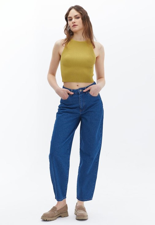 Crop Atlet ve Mom-Fit Pantolon Kombini