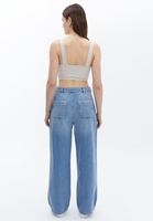 Barrel-Fit Pantolon ve Crop Atlet Kombini