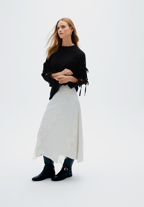 Krem Dantel Detaylı Saten Midi Etek