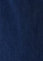 Denim Şort ve Sıfır Yaka Tişört Kombini