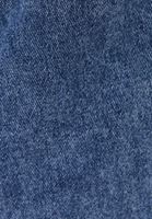 Denim Şort ve Yıkamalı Atlet Kombini