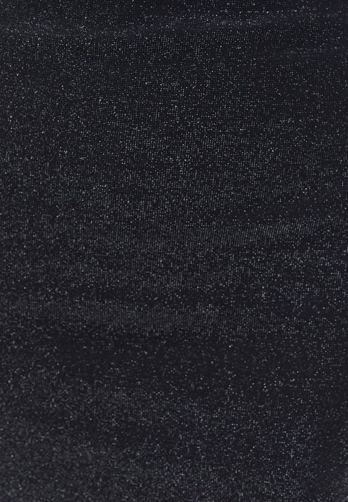 Simli Elbise ve Topuklu Ayakkabı Kombini