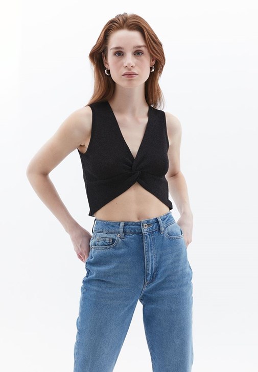 Burgu Detaylı Crop Top ve Pantolon Kombini