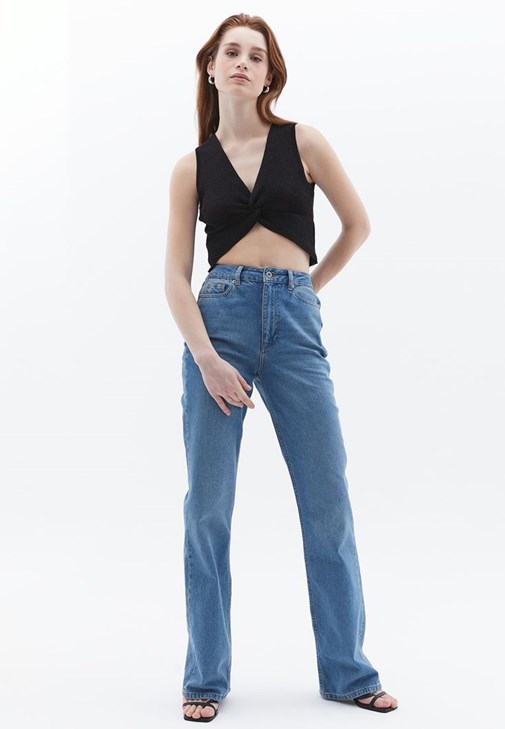 Burgu Detaylı Crop Top ve Pantolon Kombini