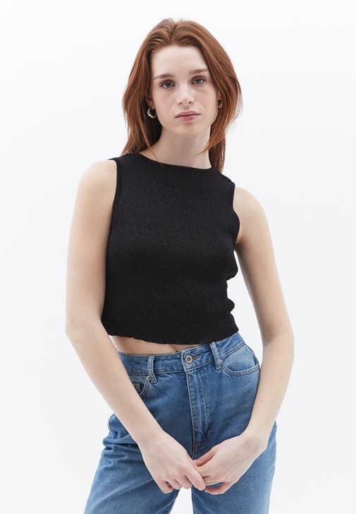 Burgu Detaylı Crop Top ve Pantolon Kombini