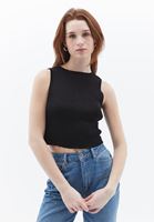 Burgu Detaylı Crop Top ve Pantolon Kombini