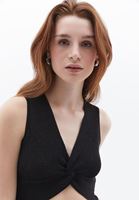 Burgu Detaylı Crop Top ve Pantolon Kombini