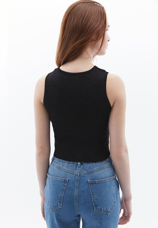 Burgu Detaylı Crop Top ve Pantolon Kombini