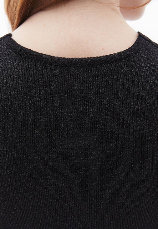 Burgu Detaylı Crop Top ve Pantolon Kombini