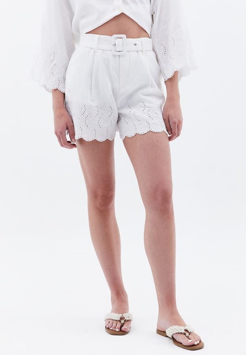 Nakışlı Gömlek ve Şort Kombini