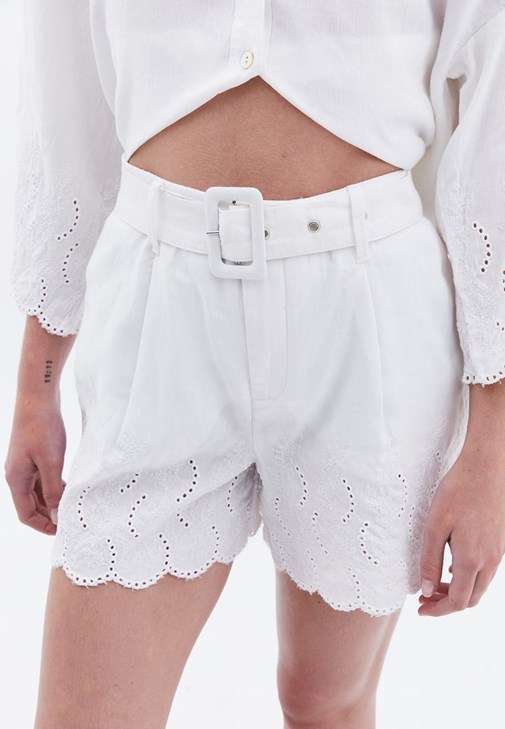 Nakışlı Gömlek ve Şort Kombini