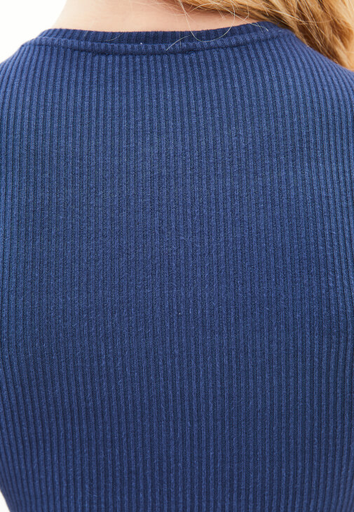 Yaka Detaylı Atlet ve Yırtmaçlı Etek Kombini