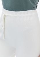 Jogger Pantolon ve Fermuarlı Hırka Kombini