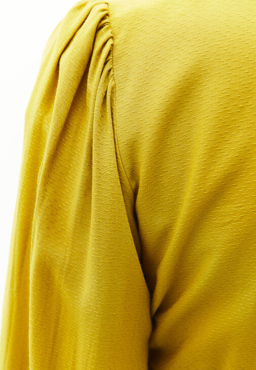 Düğmeli Crop Bluz ve Şort Kombini