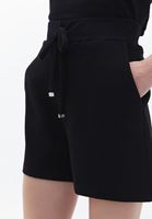 Mini Şort ve Polo Yaka Tişört Kombini