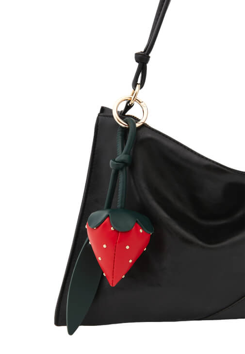 Kırmızı Charm Detaylı Çanta Aksesuarı