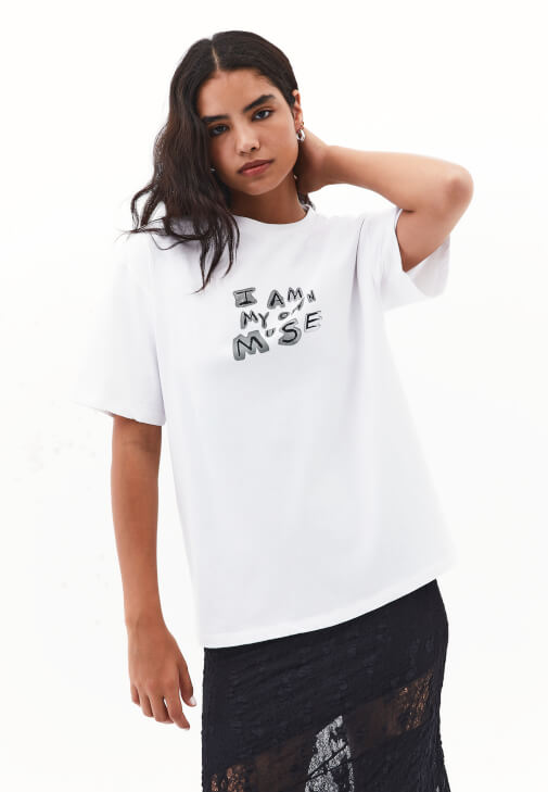 Boyfriend Tişört ve Dantel Etek Kombini