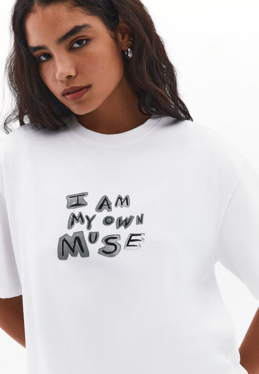 Boyfriend Tişört ve Dantel Etek Kombini