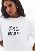 Boyfriend Tişört ve Dantel Etek Kombini