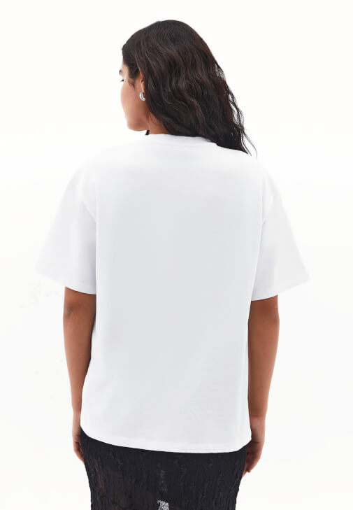 Boyfriend Tişört ve Dantel Etek Kombini