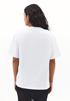 Boyfriend Tişört ve Dantel Etek Kombini