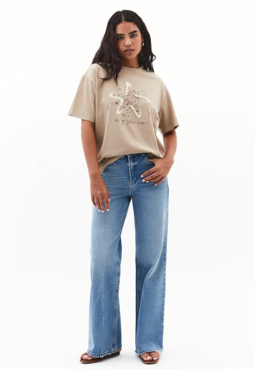 Boyfriend Tişört ve Denim Pantolon Kombini