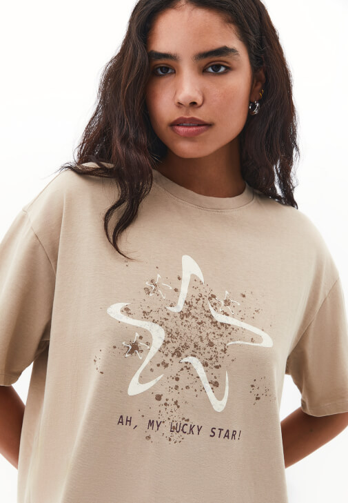 Boyfriend Tişört ve Denim Pantolon Kombini