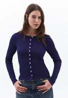 Düğme Detaylı Tişört ve Baggy-Fit Pantolon Kombini