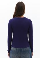 Düğme Detaylı Tişört ve Baggy-Fit Pantolon Kombini