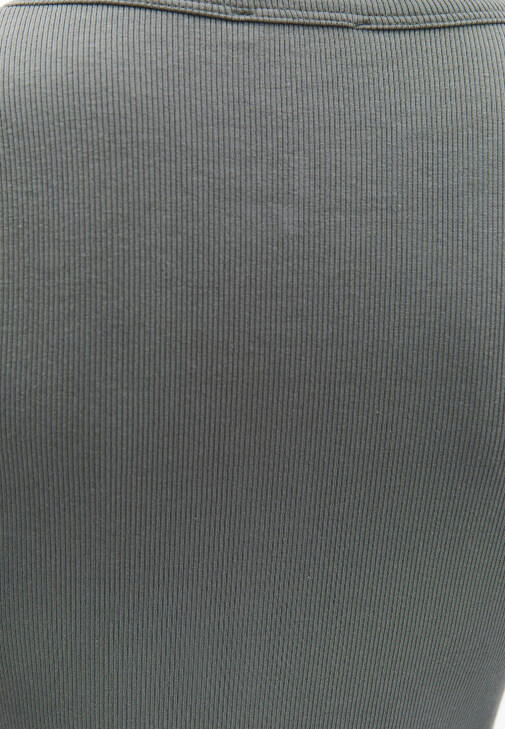 Düğme Detaylı Tişört ve Kargo Pantolon Kombini