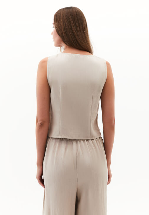 Düğmeli Yelek ve Bol Paça Pantolon Kombini