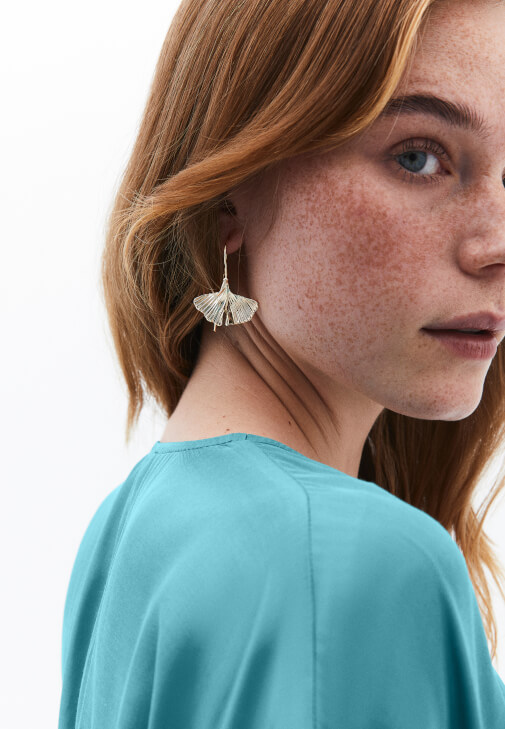 Altın Sallantılı Küpe