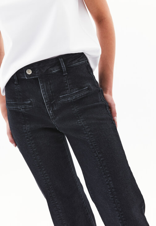 Flare Denim ve Tişört Kombini