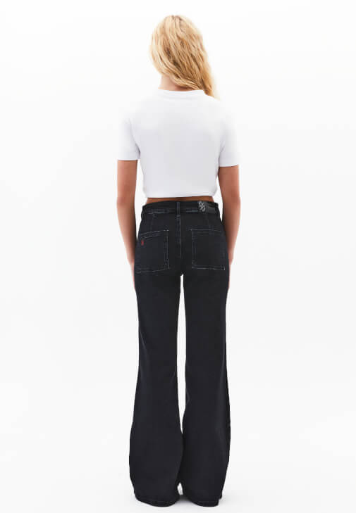 Flare Denim ve Tişört Kombini