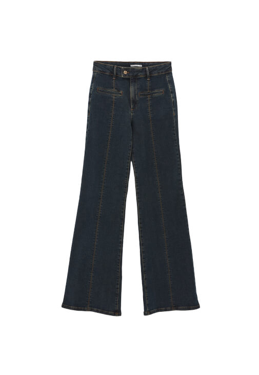 Flare Denim Pantolon ve Çıtçıtlı Atlet Kombini 