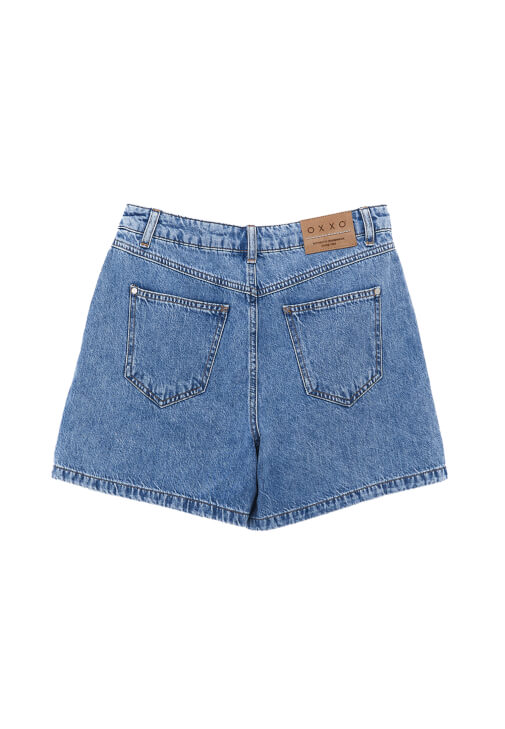 Yüksek Bel Şort ve Halter Yaka Atlet Kombini