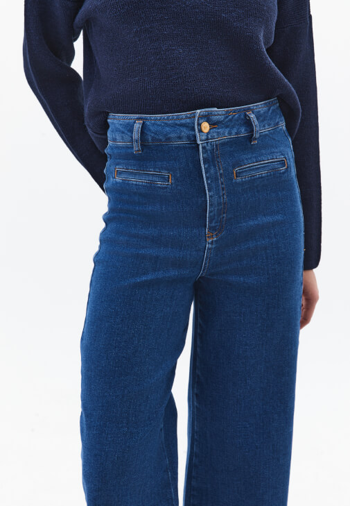 Wide-Leg Denim Pantolon ve Triko Kazak Kombini