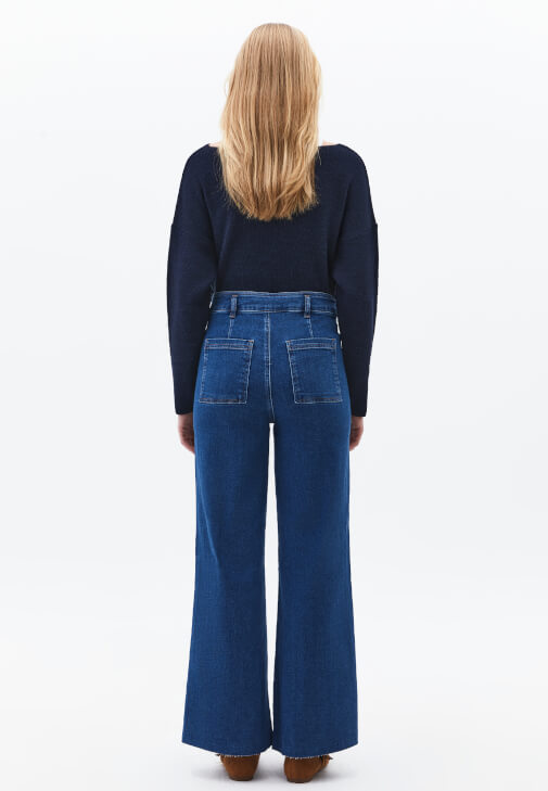Wide-Leg Denim Pantolon ve Triko Kazak Kombini