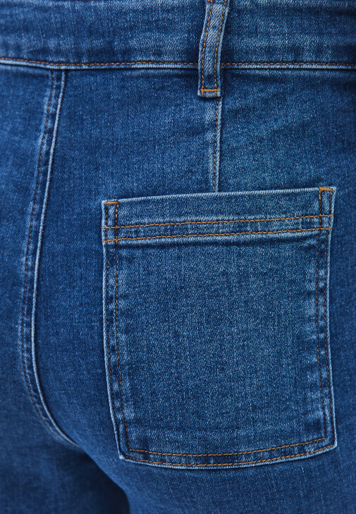 Wide-Leg Denim Pantolon ve Triko Kazak Kombini